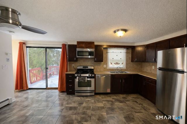 53 Farmstead Circle, Bloomfield, CT 06002