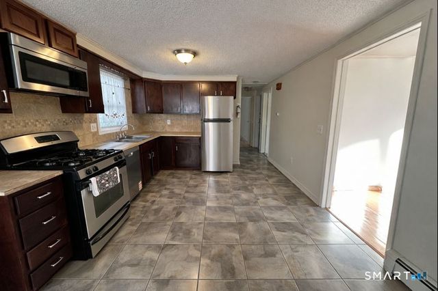 53 Farmstead Circle, Bloomfield, CT 06002