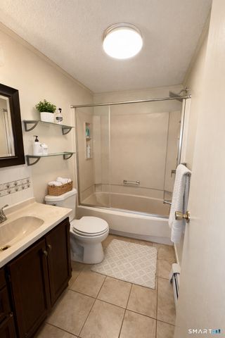 53 Farmstead Circle, Bloomfield, CT 06002