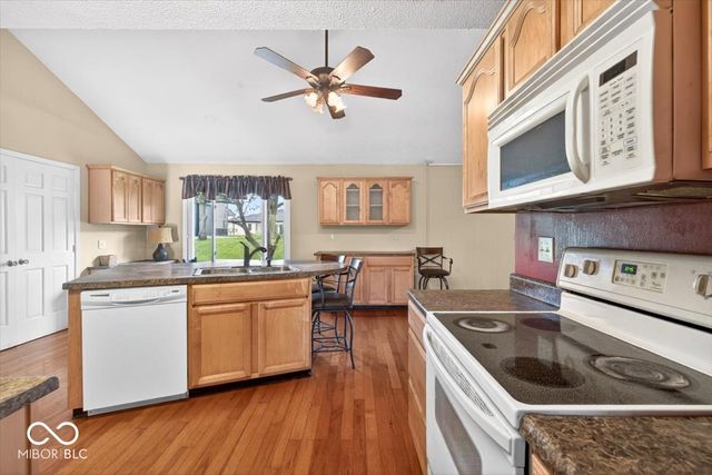 909 Cardinal Drive, Zionsville, IN 46077