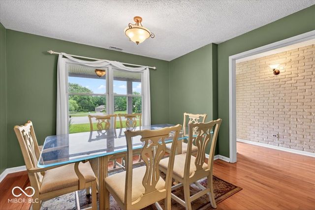 909 Cardinal Drive, Zionsville, IN 46077