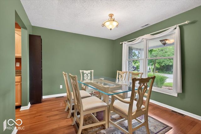 909 Cardinal Drive, Zionsville, IN 46077