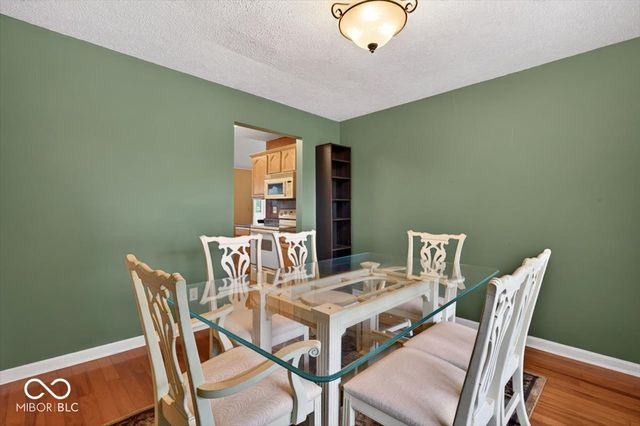 909 Cardinal Drive, Zionsville, IN 46077