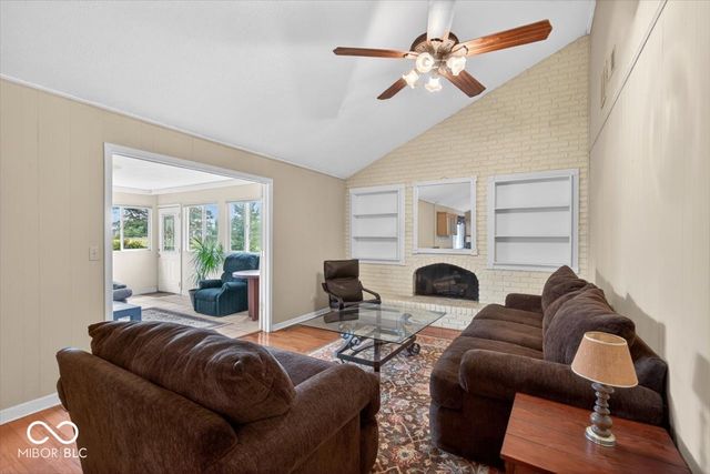 909 Cardinal Drive, Zionsville, IN 46077
