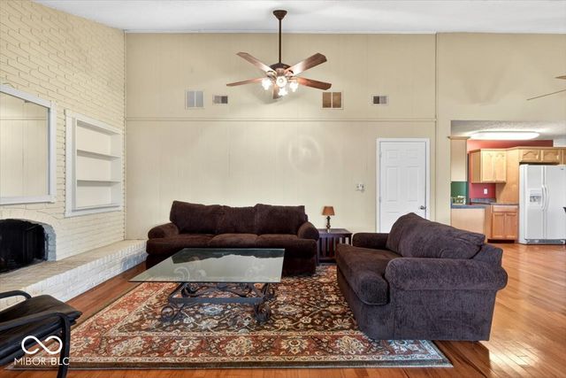 909 Cardinal Drive, Zionsville, IN 46077