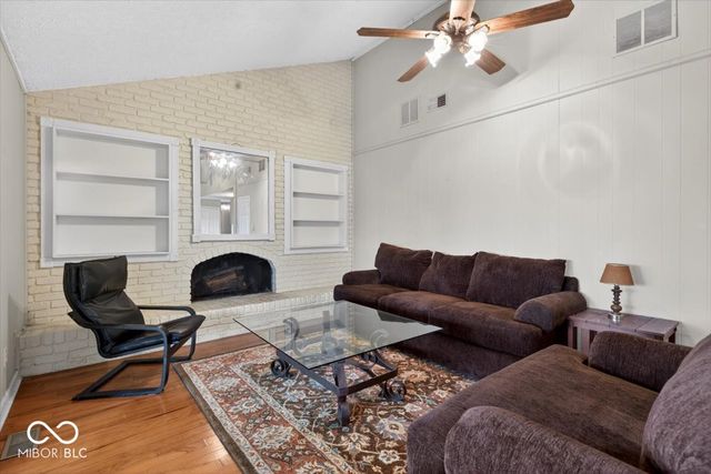 909 Cardinal Drive, Zionsville, IN 46077