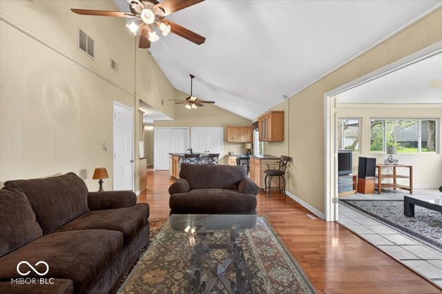 909 Cardinal Drive, Zionsville, IN 46077