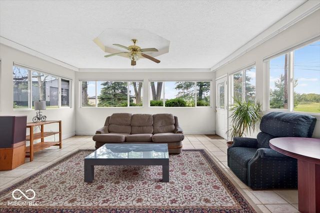 909 Cardinal Drive, Zionsville, IN 46077