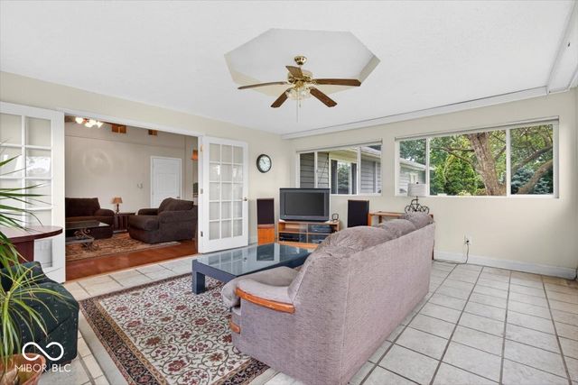 909 Cardinal Drive, Zionsville, IN 46077