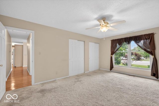 909 Cardinal Drive, Zionsville, IN 46077