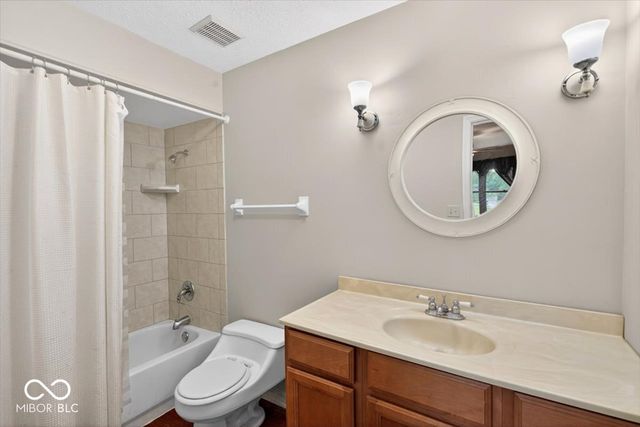 909 Cardinal Drive, Zionsville, IN 46077