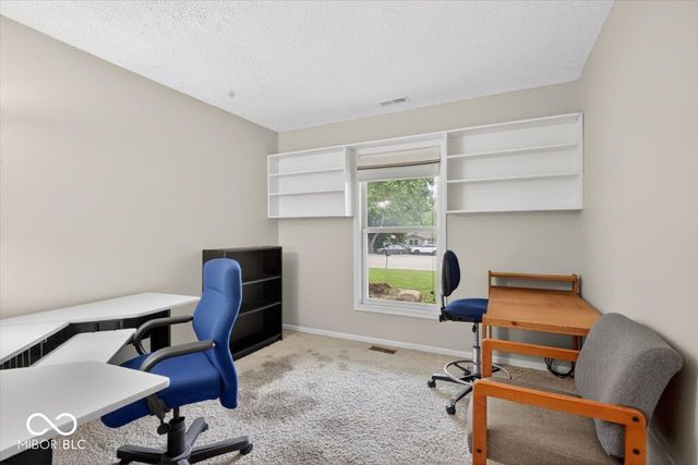 909 Cardinal Drive, Zionsville, IN 46077