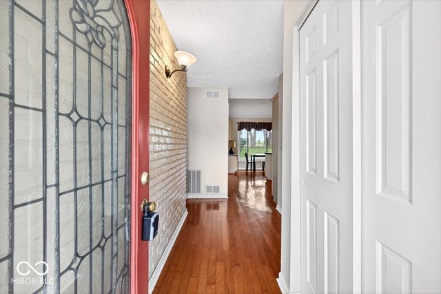 909 Cardinal Drive, Zionsville, IN 46077