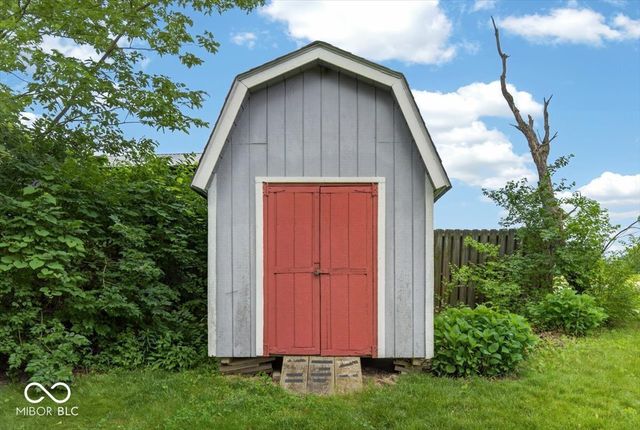 909 Cardinal Drive, Zionsville, IN 46077