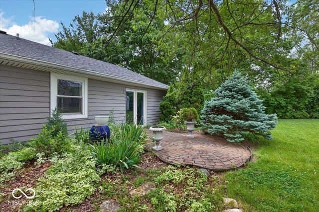 909 Cardinal Drive, Zionsville, IN 46077