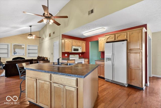 909 Cardinal Drive, Zionsville, IN 46077