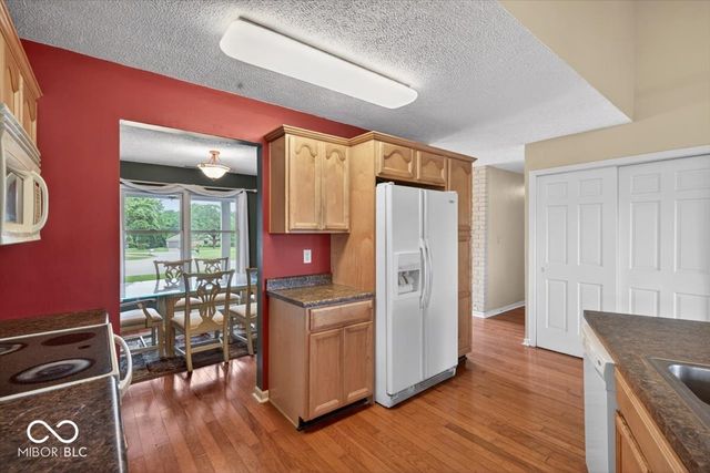 909 Cardinal Drive, Zionsville, IN 46077