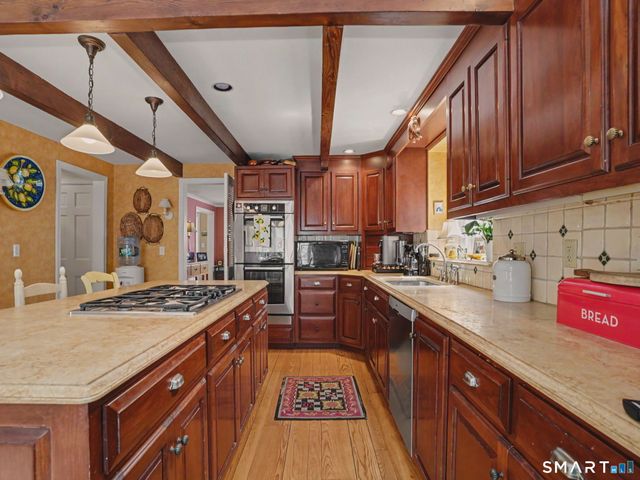 20 Chelsea Street, Fairfield, CT 06824