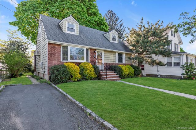 65 Grant Avenue, Albertson, NY 11507