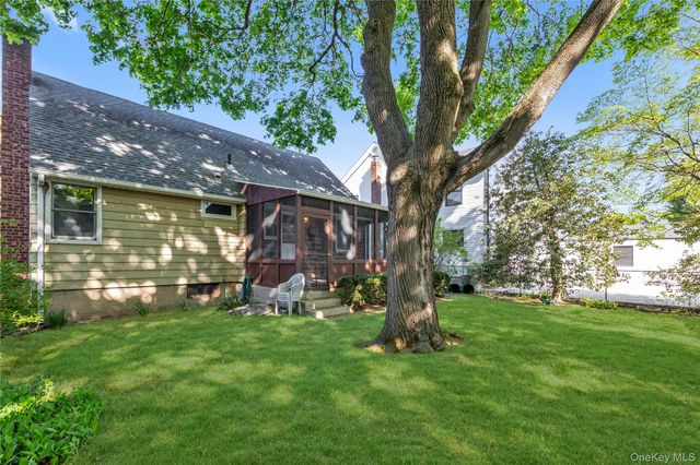 65 Grant Avenue, Albertson, NY 11507