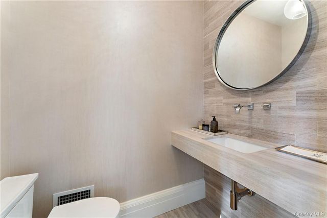 100 Morris Lane, Scarsdale, NY 10583