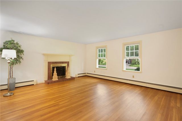 102 Edgewater Road, Narragansett, RI 02882