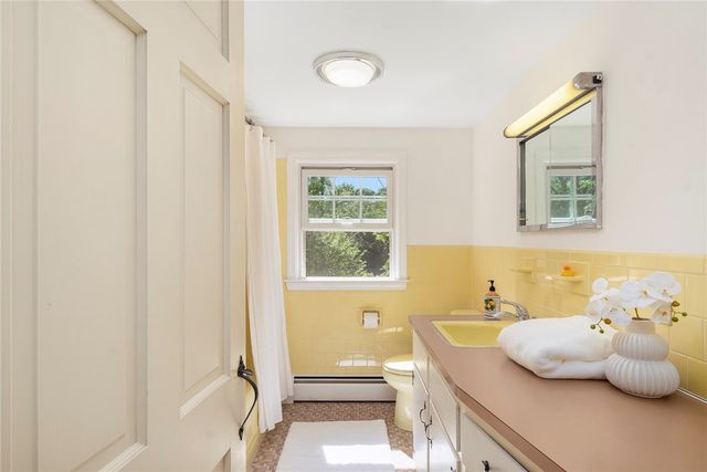 102 Edgewater Road, Narragansett, RI 02882
