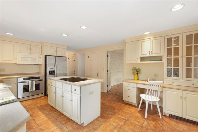 102 Edgewater Road, Narragansett, RI 02882