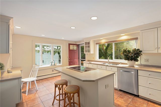 102 Edgewater Road, Narragansett, RI 02882