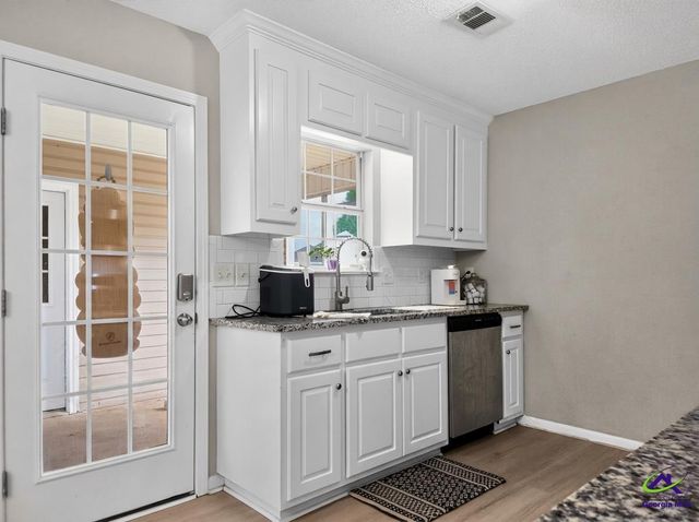 108 Langdon Ct, Bonaire, GA 31005