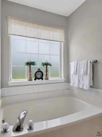 108 Langdon Ct, Bonaire, GA 31005