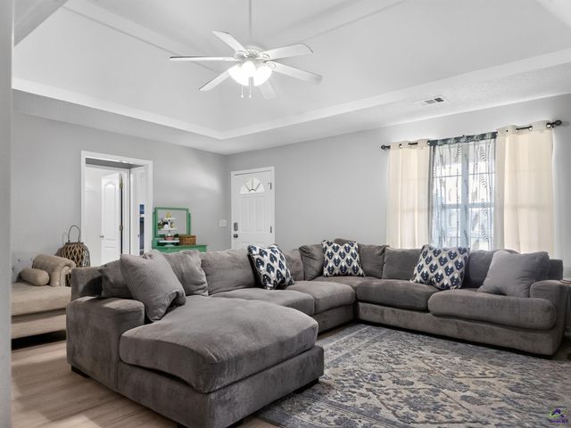 108 Langdon Ct, Bonaire, GA 31005