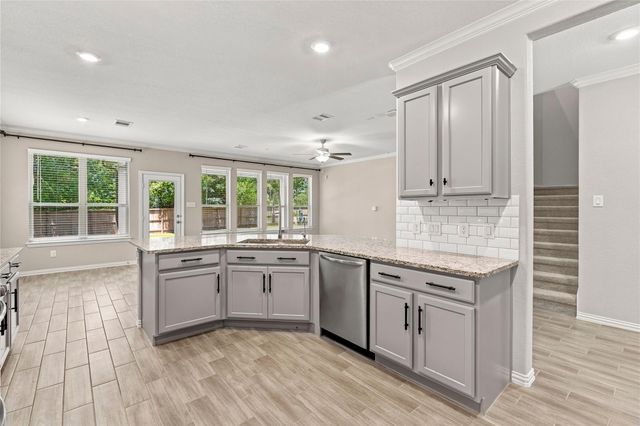 309 Lochvale Peak Court, Montgomery, TX 77316