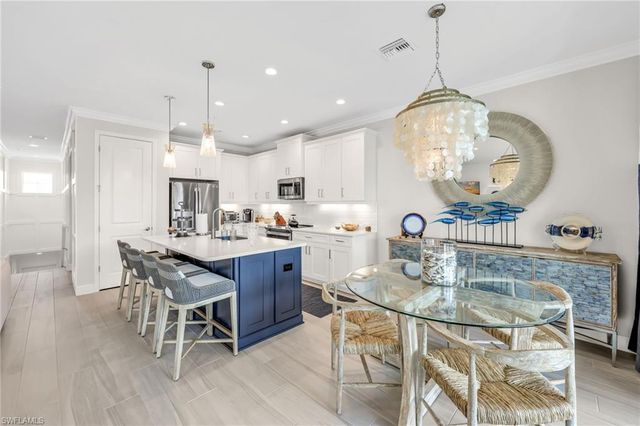 2621 Seychelles CIR # 1806, Naples, FL 34112