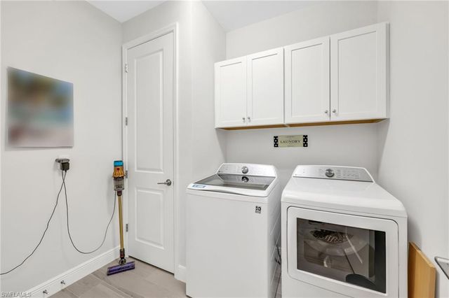 2621 Seychelles CIR # 1806, Naples, FL 34112