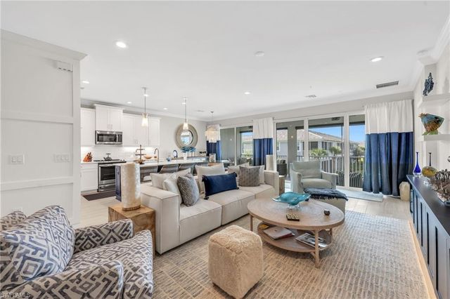 2621 Seychelles CIR # 1806, Naples, FL 34112