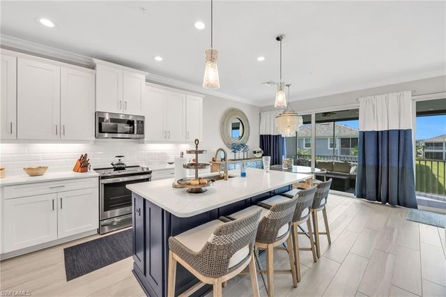 2621 Seychelles CIR # 1806, Naples, FL 34112