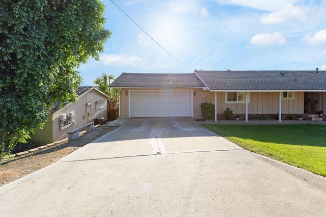 1043 N Highland Drive, Porterville, CA 93257