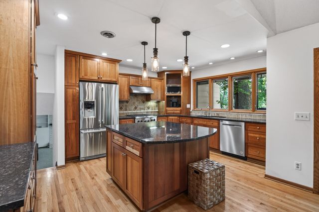 5590 Matterhorn Drive NE, Fridley, MN 55432