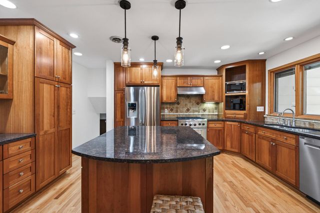 5590 Matterhorn Drive NE, Fridley, MN 55432