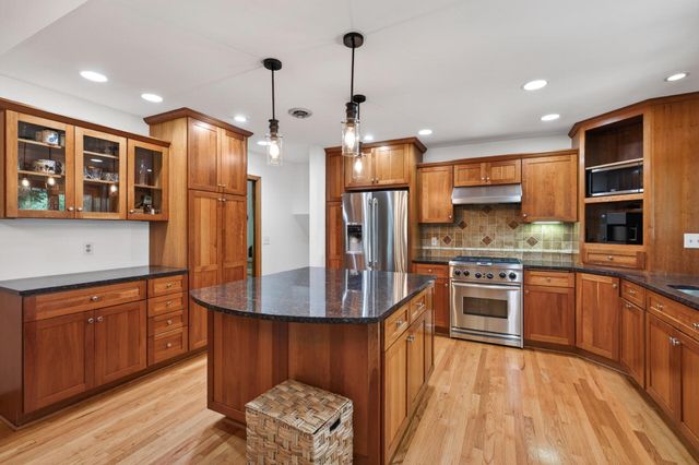 5590 Matterhorn Drive NE, Fridley, MN 55432