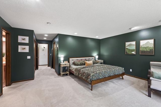 5590 Matterhorn Drive NE, Fridley, MN 55432