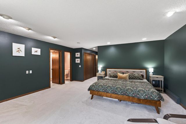 5590 Matterhorn Drive NE, Fridley, MN 55432