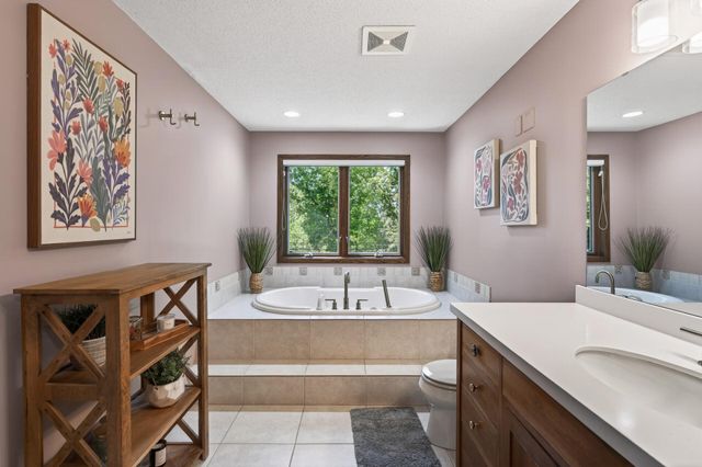 5590 Matterhorn Drive NE, Fridley, MN 55432