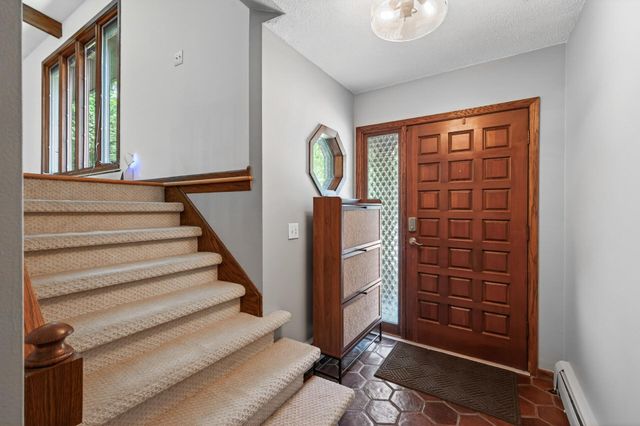 5590 Matterhorn Drive NE, Fridley, MN 55432