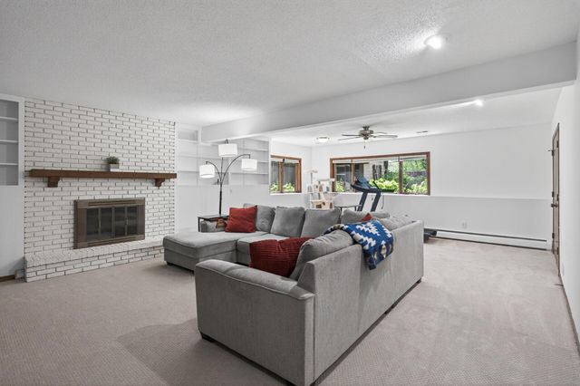 5590 Matterhorn Drive NE, Fridley, MN 55432
