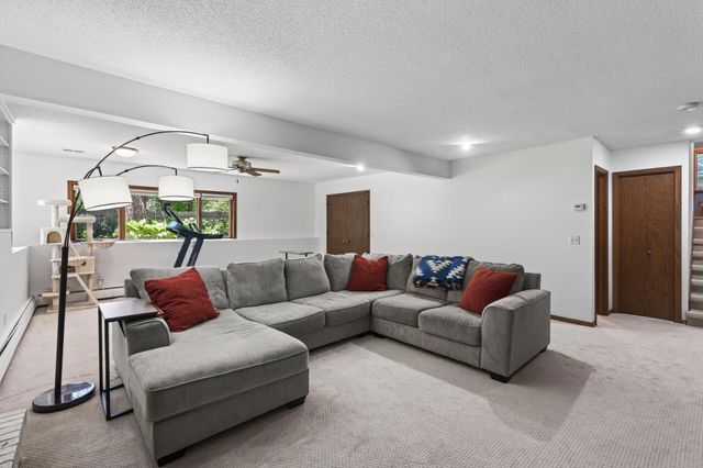 5590 Matterhorn Drive NE, Fridley, MN 55432