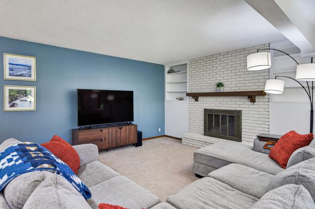 5590 Matterhorn Drive NE, Fridley, MN 55432