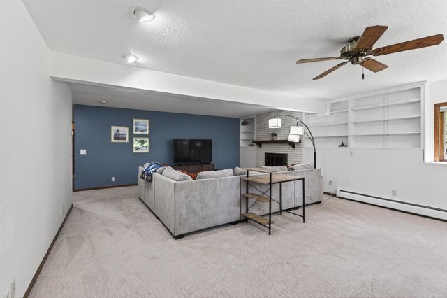 5590 Matterhorn Drive NE, Fridley, MN 55432