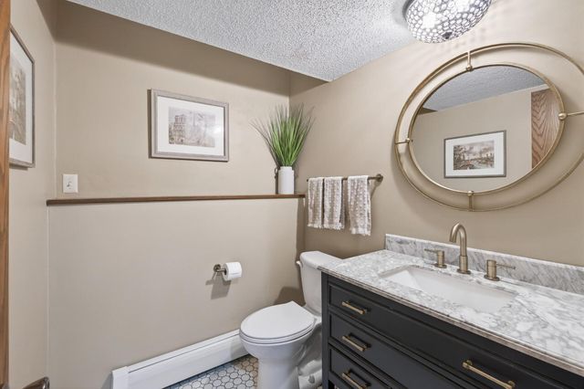 5590 Matterhorn Drive NE, Fridley, MN 55432